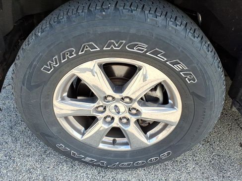 Used 2018 Ford F150 XLT w/ Equipment Group 302A Luxury AWD/4WD image 6