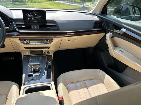 Used 2019 Audi Q5 Premium AWD/4WD image 11