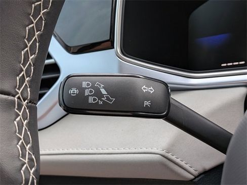 New 2026 Volkswagen Taos SE image 30