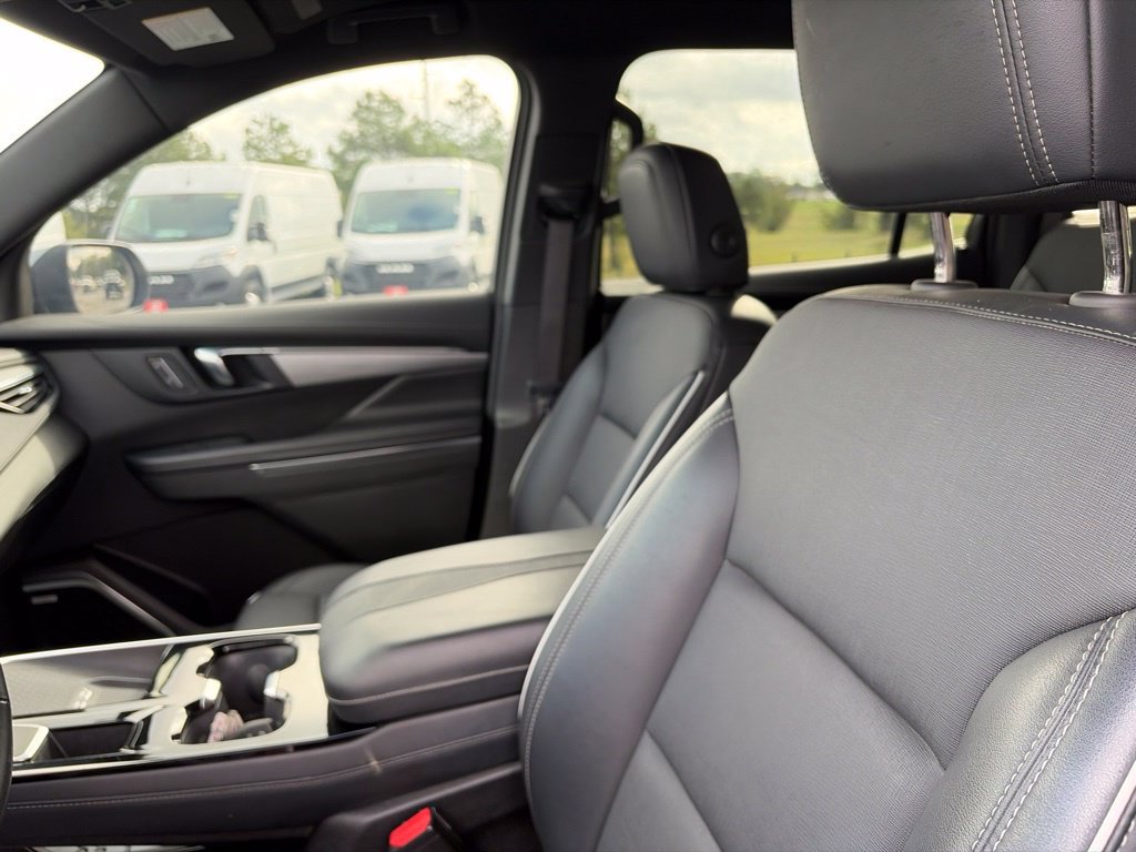 Used 2025 Buick Enclave Preferred FWD image 16
