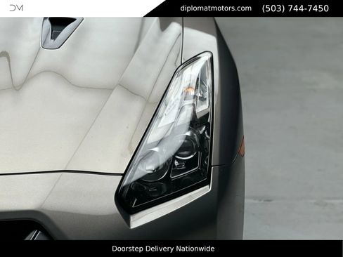 Used 2009 Nissan GT-R Premium image 13
