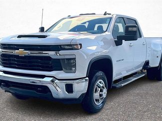 Used 2024 Chevrolet Silverado 3500 LT video 3