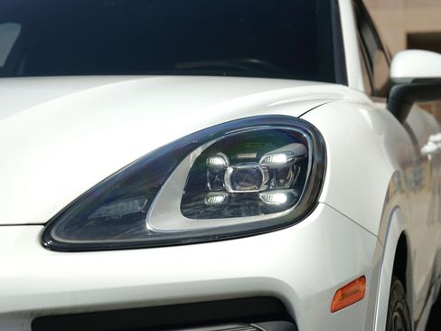 Used 2020 Porsche Cayenne S AWD/4WD image 8