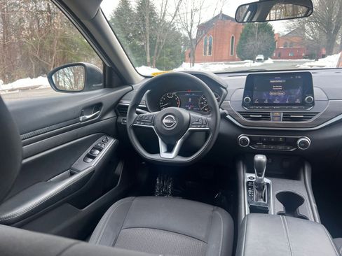 Used 2025 Nissan Altima 2.5 SV image 29