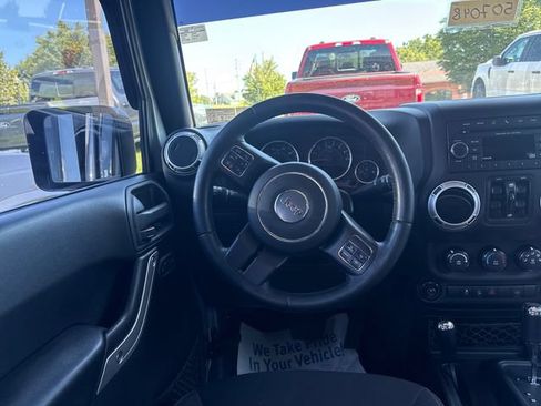 Used 2015 Jeep Wrangler Unlimited Rubicon w/ Connectivity Group AWD/4WD image 17