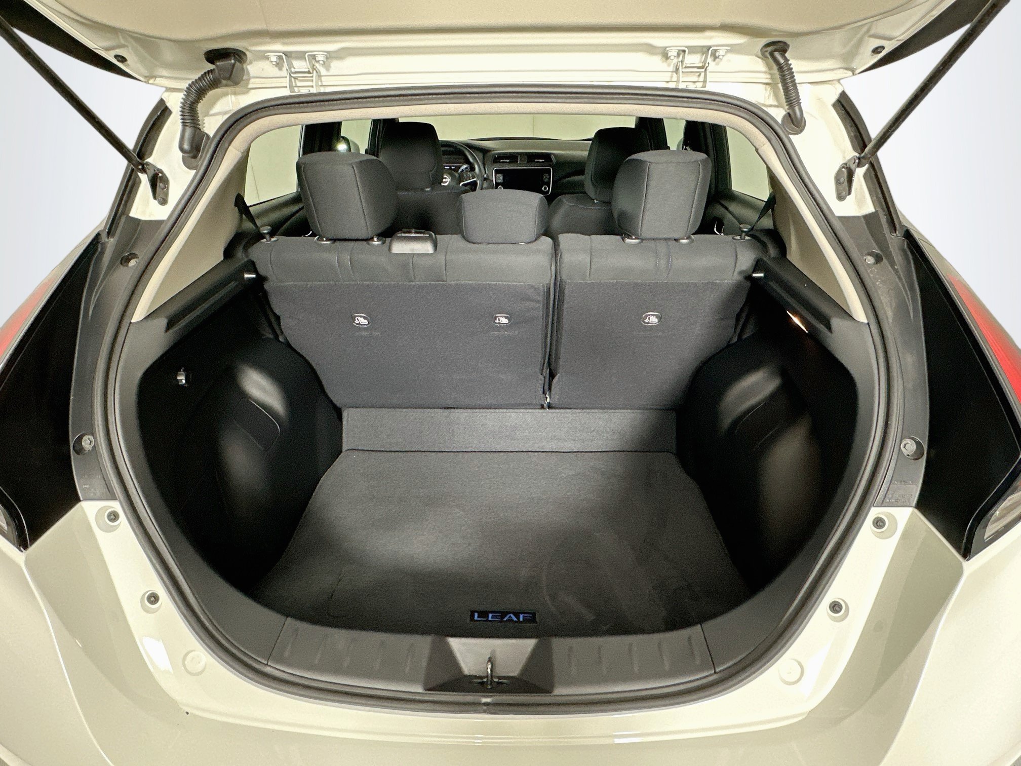 Used 2025 Nissan Leaf S FWD image 27