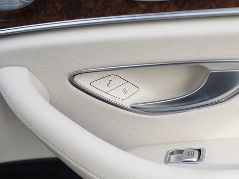 Used 2019 Mercedes-Benz E 300 4MATIC w/ Premium 1 Package image 39