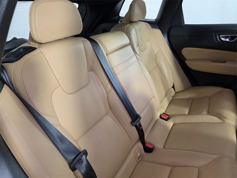 Used 2021 Volvo XC60 T5 Inscription w/ Protection Package Premier image 27