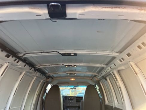 Used 2015 Chevrolet Express 2500 image 20