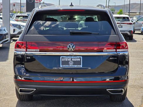 Used 2024 Volkswagen Atlas SE AWD/4WD image 4