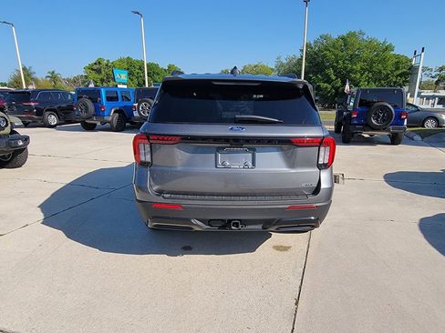 Used 2025 Ford Explorer ST-Line AWD/4WD image 4