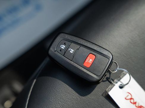 Certified 2021 Toyota Prius FWD image 47