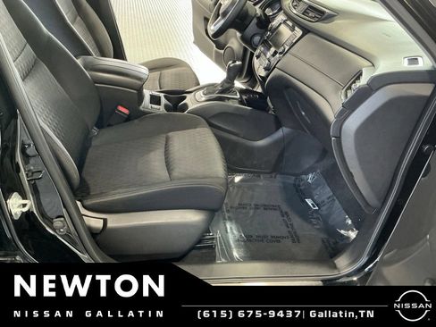 Used 2019 Nissan Rogue SV w/ Premium Package FWD image 14