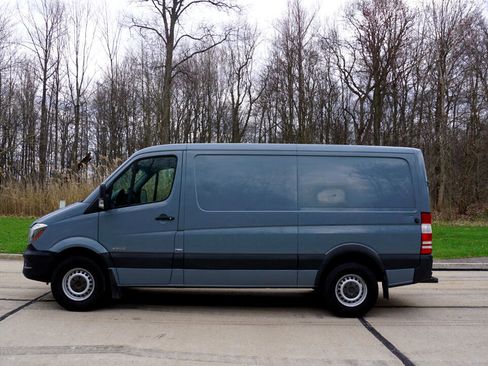 Used 2016 Mercedes-Benz Sprinter 2500 image 2
