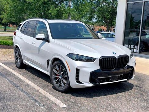 New 2026 BMW X5 xDrive40i w/ M Sport Package AWD/4WD image 1