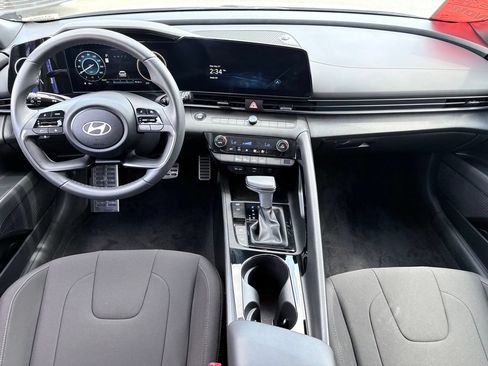 New 2025 Hyundai Elantra SEL FWD image 9