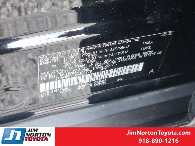 Used 2025 Toyota RAV4 XLE FWD image 32