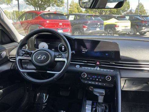 Certified 2023 Hyundai Elantra Limited w/ Preferred Accessory Package FWD image 23