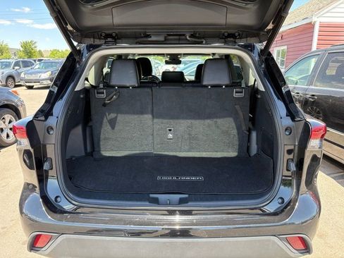 Used 2022 Toyota Highlander XLE image 32
