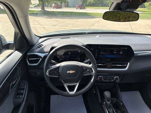 Used 2024 Chevrolet TrailBlazer LT w/ LT Cold Weather Package FWD image 39
