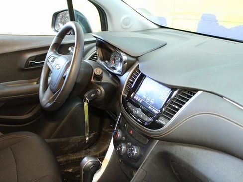 Used 2020 Chevrolet Trax LT image 10