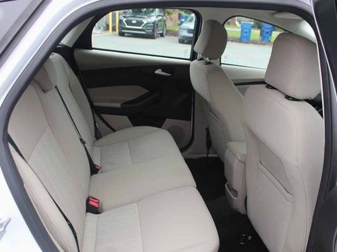 Used 2015 Ford Focus SE FWD image 26