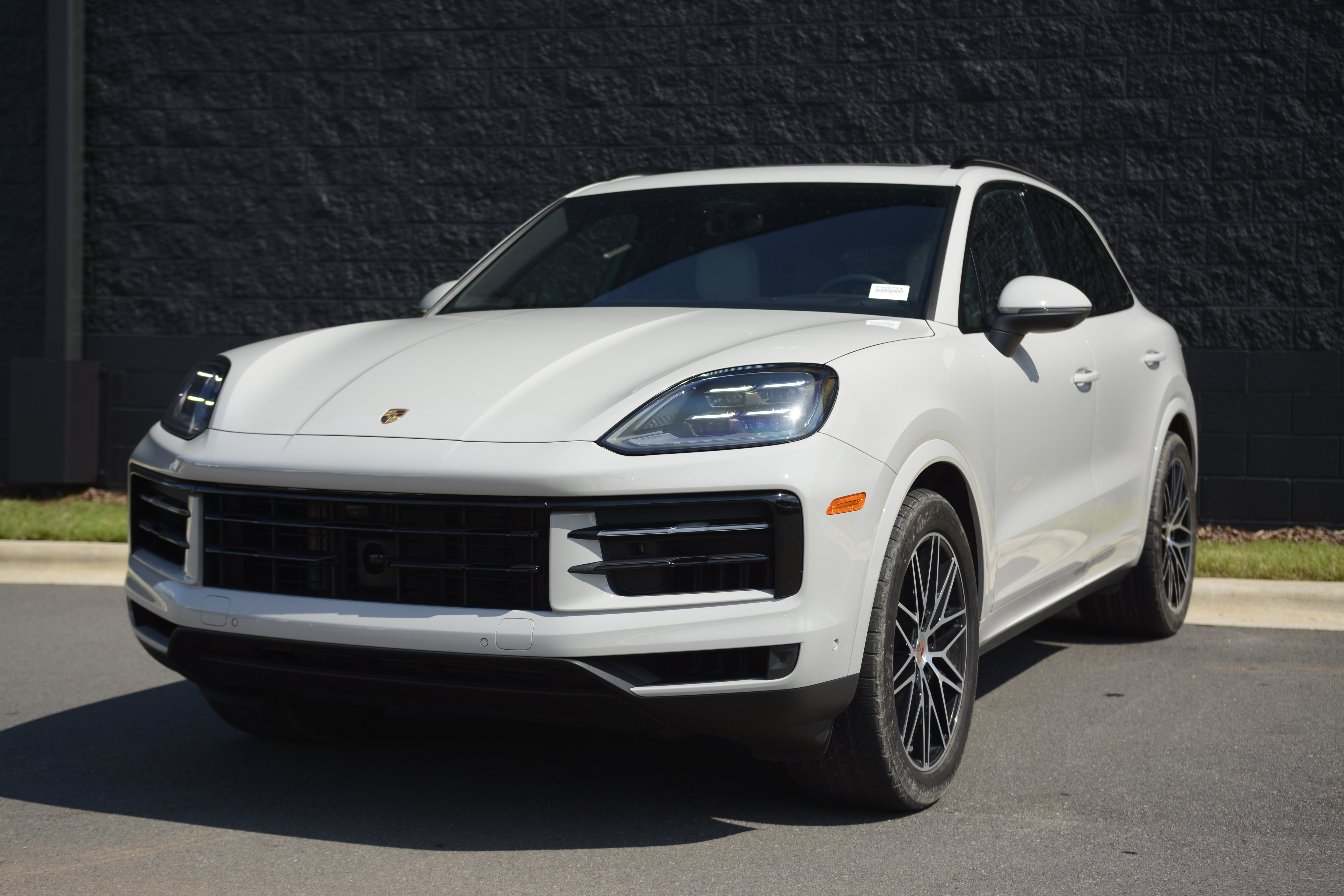 Certified 2026 Porsche Cayenne AWD/4WD image 1