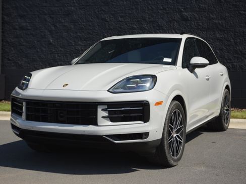Certified 2026 Porsche Cayenne AWD/4WD image 1