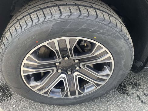 Used 2024 Jeep Wagoneer Series II w/ Flexible Seating Group image 8