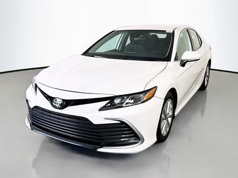 Used 2023 Toyota Camry LE FWD image 4
