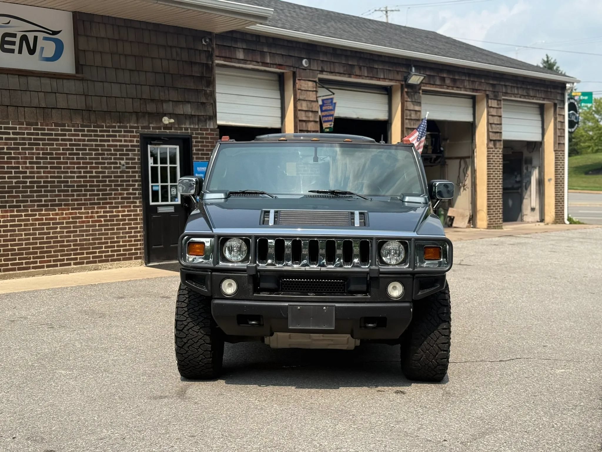 Used 2005 HUMMER H2 w/ Preferred Equipment Group AWD/4WD image 2