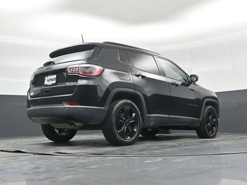 Used 2018 Jeep Compass Latitude FWD image 40
