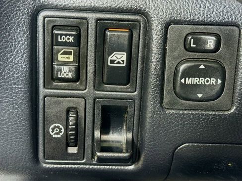 Used 2000 Toyota MR2 image 10