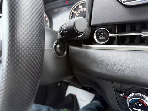 Used 2024 Mitsubishi Outlander SE image 30