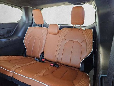 New 2026 Chrysler Pacifica Pinnacle image 10