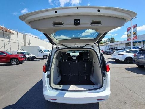 Used 2022 Chrysler Voyager LX FWD image 24