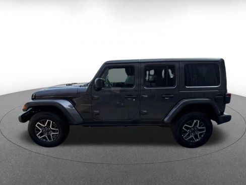 Used 2025 Jeep Wrangler Unlimited Sahara AWD/4WD image 8