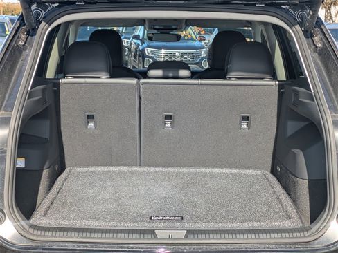 Certified 2025 Volkswagen Tiguan SE image 21