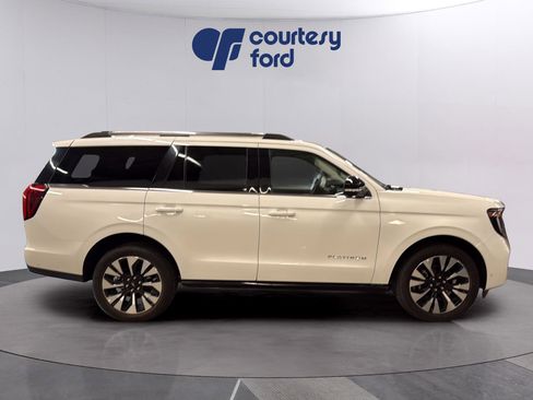 Certified 2025 Ford Expedition Platinum w/ Driver's Package AWD/4WD image 8
