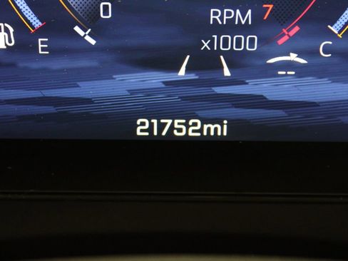 Used 2025 Chevrolet Traverse Z71 w/ LPO, Floor Liner Package AWD/4WD image 10