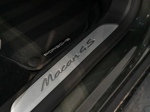 Certified 2025 Porsche Macan 4S Electric AWD/4WD image 27