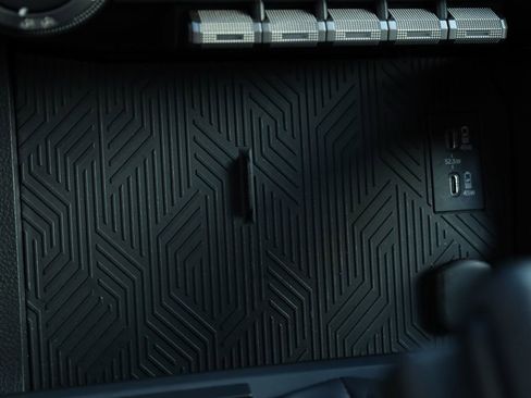 Used 2025 Toyota Tacoma TRD Off-Road image 31