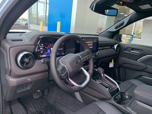 Used 2025 Chevrolet Colorado Z71 w/ Technology Package AWD/4WD image 19