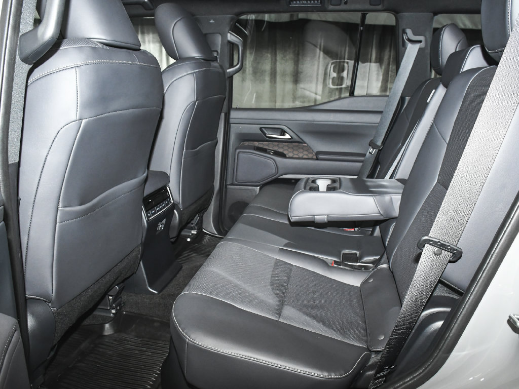 Used 2024 Lexus GX 550 w/ Accessory Package (Z1) AWD/4WD image 47
