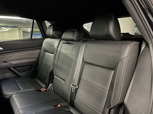 Used 2022 Volkswagen Atlas Cross Sport SE image 19