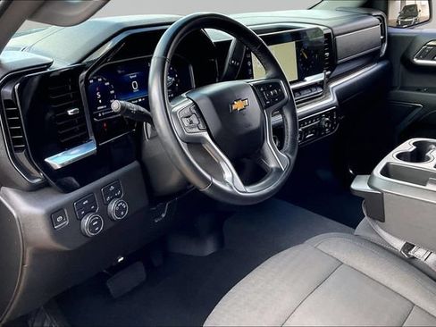 Used 2023 Chevrolet Silverado 1500 LT AWD/4WD image 12