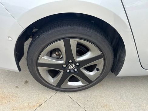 Used 2022 Toyota Prius XLE FWD image 10