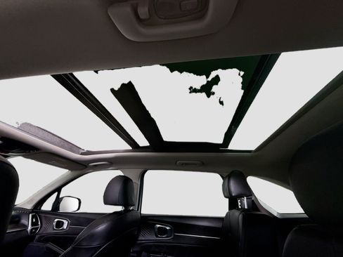 Used 2023 Kia Sorento SX image 22