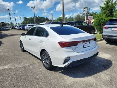 Used 2024 Kia Forte LXS w/ LXS Technology Package FWD image 3
