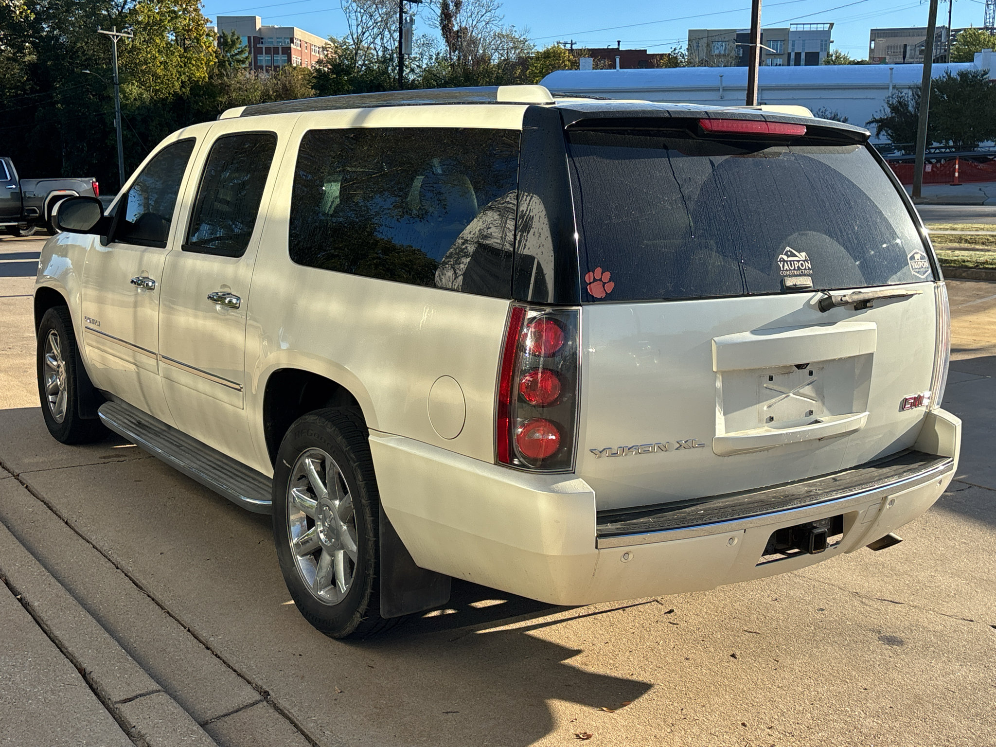 Used 2013 GMC Yukon XL Denali RWD image 6